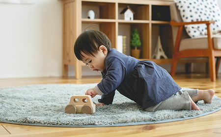 塗料を使わない檜のおもちゃ IKONIH オルゴールカー おもちゃ 玩具 ひのき F6Q-372