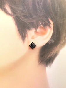 Pyramid flower pierce