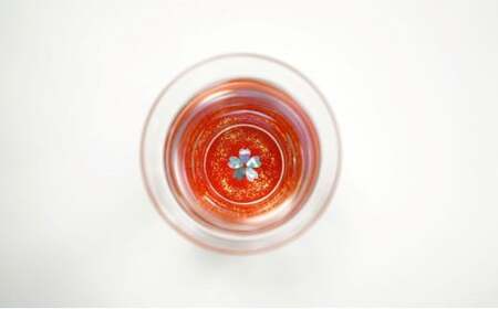 螺鈿ガラス/杯クリスタル 桜（貝入）黒朱2個セット 高岡漆器 酒器 盃 セット 民芸品 工芸品 食器 グラス らでんガラス  FAD-0054