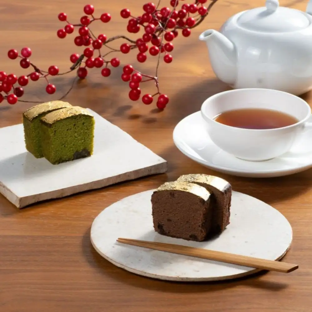 黄金の焼菓子セット（チョコレートケーキ＆大納言入り抹茶ケーキ）