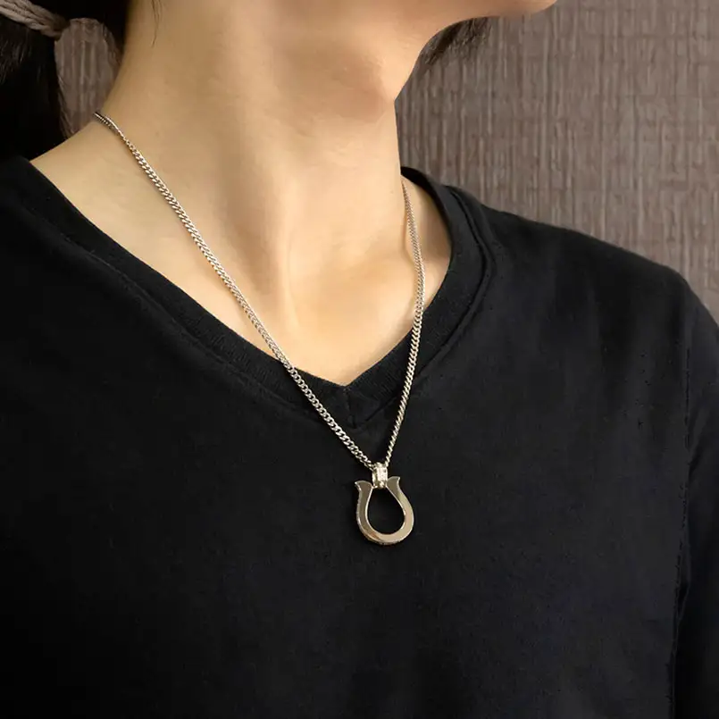 ペンダントトップ メンズ プラチナ 馬蹄 ダイヤモンド ネックレス 大ぶり 喜平 チャーム ホースシュー pt900 メンズジュエリー プレゼント 普段 使い おしゃれ 大人 人気 250611400dpcm-p SWAA300