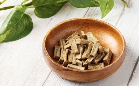 《2回定期便》 【骨までホロっと】生ほっけすてぃっく 約75g 合計150g ペット 愛犬 犬 いぬ 愛犬 わんちゃん ワンちゃん 魚 お魚 さかな えさ 餌 チップ ほっけ ホッケ カルシウム ヘルシー おやつ 北海道 小樽市 常温