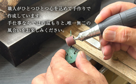 レザー革製 カブトガニ幼生 タックピン レッド アクセサリー