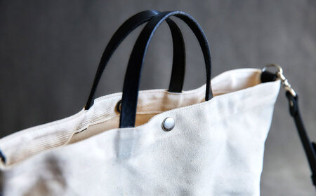 レザー×キャンバス トートバッグ ブラック M / 2WAY レザー トート トートバッグ ショルダー ショルダーバッグ 鞄 かばん マザーズバッグ 通勤 通学 BAG bag バック バッグ 革 ギフト / 諫早市 / 伊東製靴店 /[AHCN008]