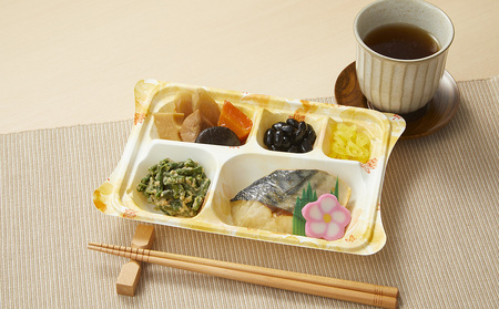 安否確認付 お弁当宅配サービス (5回コース)【名護市内限定】　 宅配クック123名護店 沖縄県 名護市内 お弁当 宅配サービス 安否確認 お弁当宅配 5回コース 日替わりお弁当 高齢化 見守り 訪問 配達 おすすめ オススメ 普通食 サポート お届け 限定