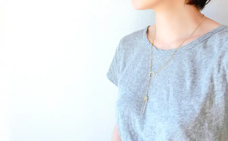 crystal point necklace ネックレス 天然石 1個 [Q]handmadejewely【クリスタル シャープ ロング シンプル クール リング 可愛い ギフト プレゼント ハンドメイド ジュエリー 手作り  職人 上品 華やか  ドレス 大人の雰囲気  ラッピング 母の日 結婚式】