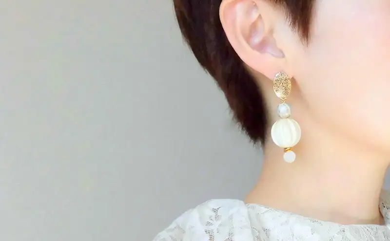 sea ripples ピアス アクセサリー 天然石 1個 [Q]handmadejewely【ブルー クリスタル ウッドボール 可愛い ハンドメイド ジュエリー 手作り  職人 上品 華やか ドレス 結婚式 大人の雰囲気 ギフト プレゼント 母の日 入学式 ラッピング シェル 】