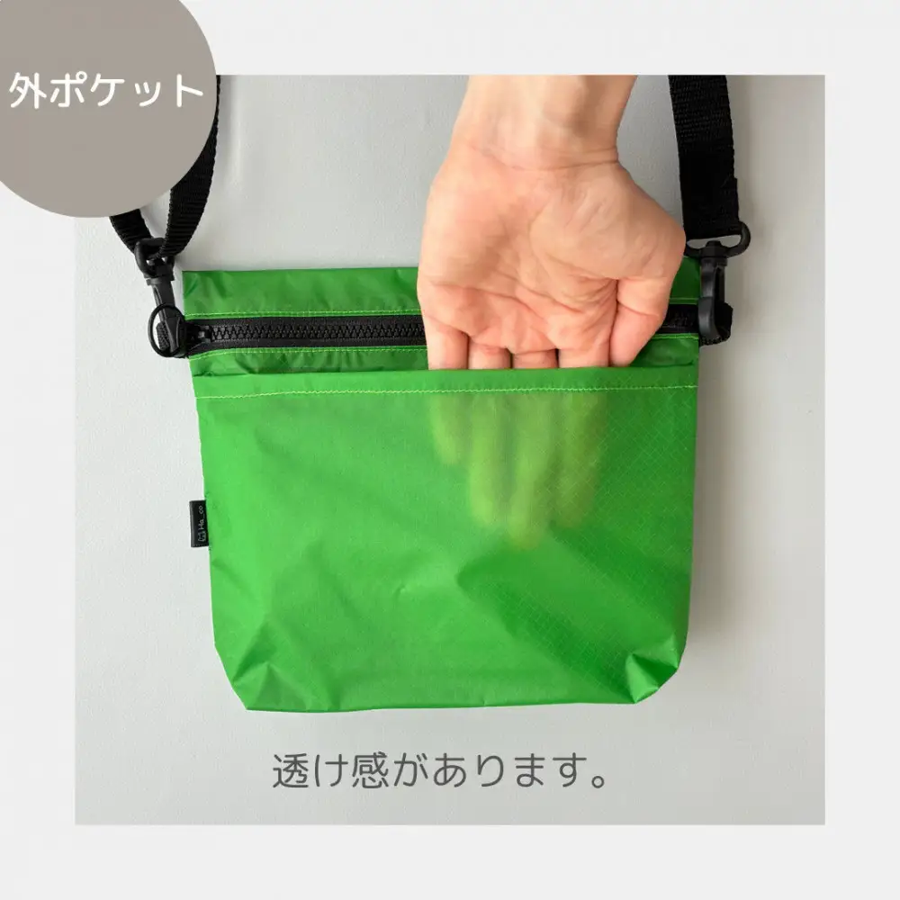 【緑】雨の日にも！ポケット付き軽量ナイロンショルダーバッグ　サコッシュ　撥水ポシェット