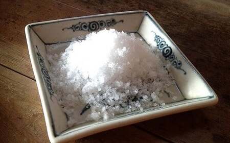 天日海塩 土佐 塩丸 食べ比べ お試し セット 30g×2袋 青丸1 白丸1 天日塩 自然塩 海水塩 粗塩 細かい塩 塩セット 調味料 小分け 塩丸青丸 塩丸白丸 下味塩 仕上げ塩 振り塩 料理用 塩 詰め合わせ 手作り塩 完全天日塩 高知 黒潮町 塩2袋 セット ［1705］