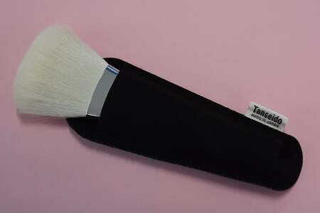 熊野化粧筆 フェイスブラシ大(粗光峰) 37【メイクブラシ 化粧筆 フェイスブラシ 粗光峰 仕上げ 立体感 透明感 熊野筆 伝統工芸 職人技 高級筆】 21-62