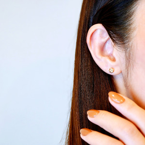 K18(18金) イエローゴールド 地金 クローバー ピアス シンプル 幸運 希望 幸福 愛情 健康 保証書付 KO-0063 242-021-a