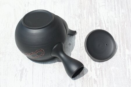 常滑焼　宝龍窯　黒窯変リングカット急須　セラメッシュ（陶製茶こし）| 常滑焼 急須 シンプルデザイン おしゃれ 焼き物 特産品 贈り物 プレゼント とこ販 茶器 和食器 陶器 陶磁器 ティーポット キッチン用品 キッチン雑貨 日本製 食器 紅茶 日本茶 愛知県 常滑市