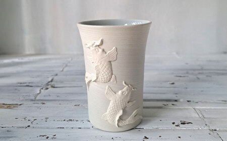 【瀬戸焼】 夫婦鯉 ぐい呑 青磁 【立峰陶苑】 / 酒器 カップ ぐい呑み ギフト / 瀬戸市[BBEJ003]