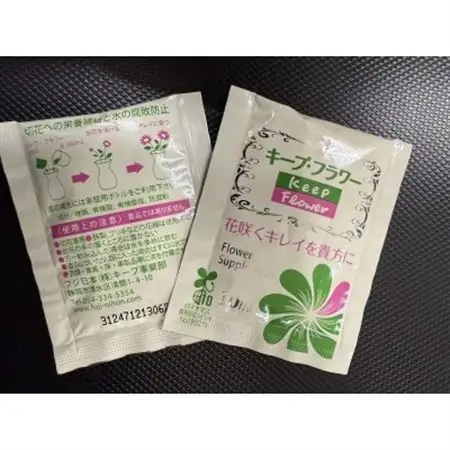 7月発送!同級生コンビでお届けする赤バラのブーケとおいしいお米(精米)のセット・栄養剤付き!【1707246】