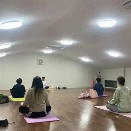 《体験1回分》リラックスヨガ(YOGA)70分　体験チケット1名様　お一人様からでも開催します【1709360】