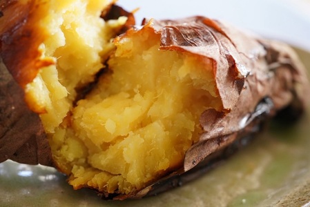 【2026年先行予約】甲州芋徹の超熟成・冷凍焼き芋 5~6本入（個包装）/ Inakakara -Farm to Table-　焼いも 1kg以上 個包装 さつまいも 紅はるか 蜜 栽培期間中農薬不使用 化学肥料不使用 ねっとり 濃厚な甘さ 低温熟成 遠赤外線 石焼 山梨県 北杜市 [h364]