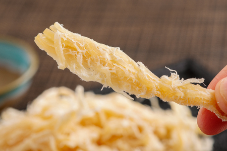 【定期便全３回】ピリ辛ソフトさきいか　３５０ｇ【寄附翌月から発送 ２カ月毎にお届け】計１０５０ｇ HOKAG029