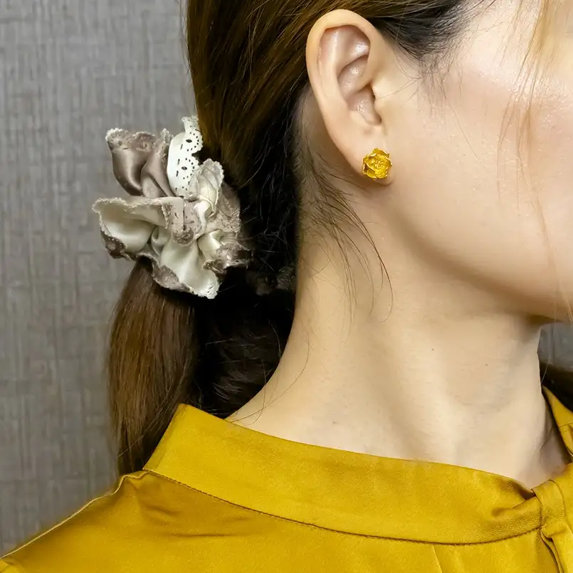 純金 ピアス 24金 花 フラワー 蓮の花 ダイヤモンド レディース 片耳 キャッチなし 装着簡単 キャッチのいらないピアス キャッチナッシャー ゴールド ロータス 18k 18金250930203k24 SWAA366