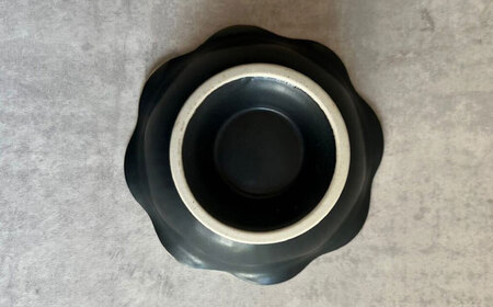 【瀬戸焼】 フリル高台鉢 (黒) 2個 【カネ三商店】 / 食器 皿 鉢 ギフト / 瀬戸市[BBDD073]