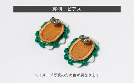 【ファクトリー製造の刺繍ピアス raccan［ラッカン］】garden A『hana kanmuri』朱[CDX007]