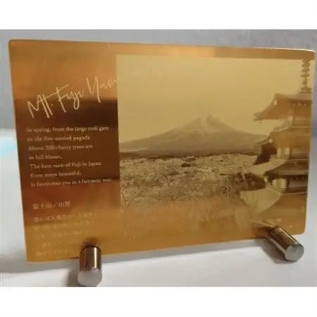 富士山ウイスキーと富士の神、新倉山浅間公園からの富士山の黄金ポストカード【配送不可地域：離島】【1183950】