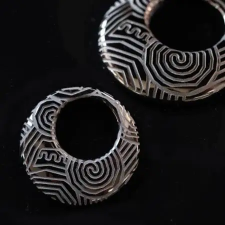 【Do_goods】縄文土器の文様を刻む 水晶とオニキス アミュレット 659-990【配送不可地域：離島・沖縄県】【1565336】