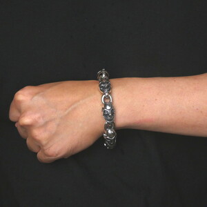 Symbol skull bracelet