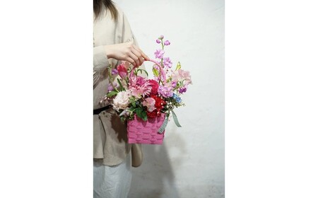 【6回定期便】季節の生花カラーバスケットフラワーS / お花 フラワー ミニサイズ アレンジメント カラーバスケット おしゃれ インテリア 省スペース プチギフト おまかせ 手作り 雑貨 季節の便り 初心者 高知【株式会社tomoni】[ATCG057]