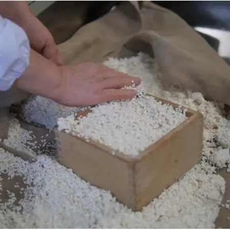 岩泉みそ〔並〕900g×2パック 18ヶ月長期熟成 天然醸造 無添加味噌 発酵生味噌 自家製米麹使用【配送不可地域：離島】【1710110】