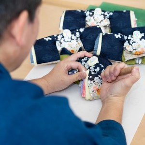 伝統工芸士 蘇童のひな人形『手まり雛 ころろ』紺桜　コンパクト親王飾り