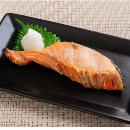 天然　新巻鮭半身切身　(2切れ×5パック)【配送不可地域：離島】【1683196】