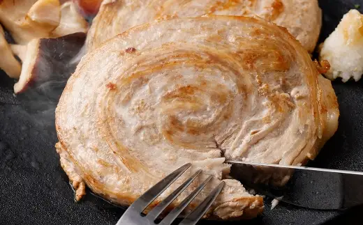 甲州富士桜ポークロールステーキ 約100g × 6枚 合計約600g 豚肉 とろける 柔らかい 甲州富士桜ポーク ステーキ ジューシー