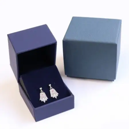 【Do_goods】古墳時代の造形美　棘葉形杏葉 ルビー シルバーピアス 659-874-R【配送不可地域：離島・沖縄県】【1490358】