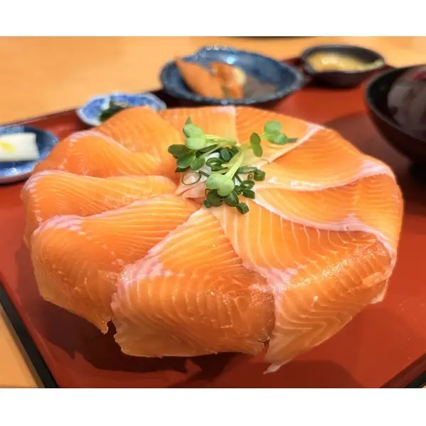 琵琶湖の宝石 天然ビワマス　まるごと1尾（40cm以上）　魚 魚介 海鮮 琵琶湖の宝石 ビワマス ます マス 天然 活〆 活け締め 急速冷凍 冷凍 琵琶湖 滋賀県 米原市