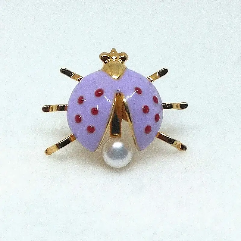 2112 真珠ピンブローチ・てんとう虫（紫）（淡水本真珠・ボタン）贈り物 かわいい カジュアル オシャレ クリスマスプレゼント アクセサリー