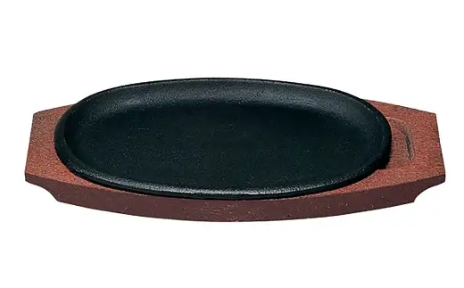 トキワ鉄器 ステーキ皿 （ 木台タイプ ） IH対応 小判 （ 浅型 ） 小 25cm 316 くわな鋳物 職人 蓄熱性 保温力 浅型 お皿 皿 食器 オシャレ 日常使い 重厚感 伝統 匠の技 鉄板 食卓 プレート 家庭用