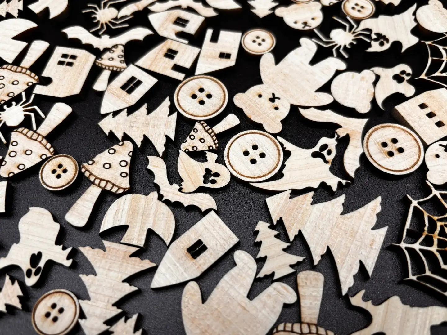 西川材を使った木のステッカー「Wooden Sticker（ハロウィンセット）」