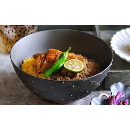 有田焼 究極のラーメン鉢ペア（レンゲ付）七宝繋ぎ【まるぶん】食器 器 うつわ 磁器 陶磁器 麺鉢 ラーメン鉢 丼 丼ぶり どんぶり ペア セット モノトーン シンプル おしゃれ A70-193
