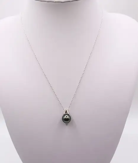 2067 Pt  黒蝶タヒチ真珠　8.0㎜up 　ダイヤモンド0.06ct　ペンダントネックレス