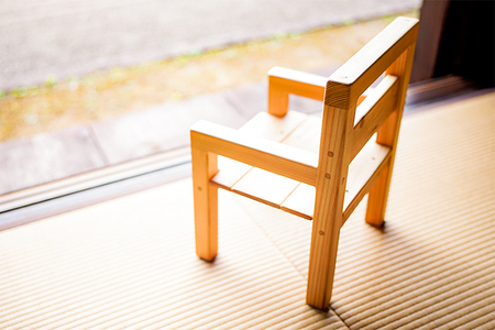 【悠工房】名入れ可 小国杉 子ども椅子（小） 天然木 国産材 木製 家具 ハンドメイド 手作り 小国杉いす 木の椅子 無添加 いす 椅子 お子様いす 贈り物 贈答 福祉 就労支援施設製造 SDGs ギフト プレゼント