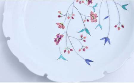 有田焼 雪輪皿22cm しだれ桜文【赤絵白磁硯処 雪月花】食器 うつわ 器 磁器 陶磁器 皿 飾り皿 プレート メインプレート 雪輪皿 雪輪 花 桜 さくら 手描き A45-323