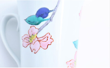 有田焼 マグカップ 山茶花文【赤絵白磁硯処 雪月花】食器 うつわ 器 磁器 陶磁器 コップ カップ マグカップ 花 山茶花 さざんか 椿 つばき 手描き A40-368