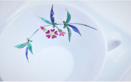 有田焼 ティーカップ＆ソーサ 山桜文【赤絵白磁硯処 雪月花】食器 うつわ 器 磁器 陶磁器 コップ カップ ティーカップ カップ&ソーサー 花 山桜 さくら 手描き A45-324