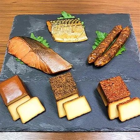京都府城陽市人気 燻製 詰め合わせ セット スモークチーズ 塩鮭 塩さばギフト 豚肉 おつまみ 晩酌_卵・乳製品 チーズ    惣菜・加工品 燻製（スモーク）    肉 ソーセージ・ウインナー 豚肉   魚介・海産物   _【配送不可地域：離島】【1121114】