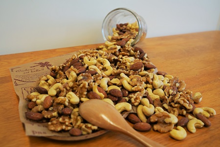 直火焙煎 無塩 素焼き ミックスナッツ チャック付き 1kg × 2袋 計 2kg アーモンド カシューナッツ 生くるみ 3種類 塩 油 不使用 食感 鉄分 食物繊維 バランス栄養食 健康志向 おやつ おつまみ シュクレナッツ nuts 愛知県 碧南市 送料無料 H059-161