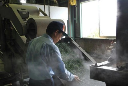 富士山麓で大正5年創業の老舗お茶屋が愛情込めて作ったコクがある 「大地の茶」１kg [sf002-222]