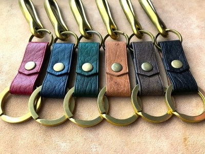  鹿革と真鍮のベルトフックキーホルダー【茶・無染色】【R00464】