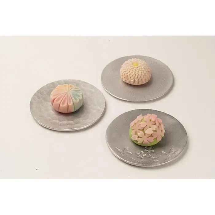 「ひんやり」をキープしてくれるアルミ鋳物の菓子皿（Sakuraセット）