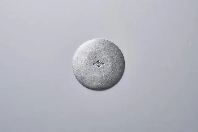 「ひんやり」をキープしてくれるアルミ鋳物の菓子皿セット（Ume Lサイズ / Sサイズ）