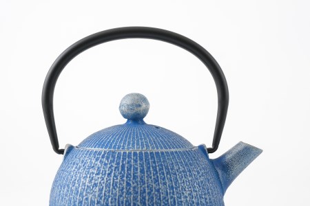 【ご注文頂いてから６カ月以内発送予定】南部鉄器 急須 手まり(デニム) 0.5L 【及春鋳造所 作】 伝統工芸品 キッチン用品 食器 日用品 雑貨[Y0079]